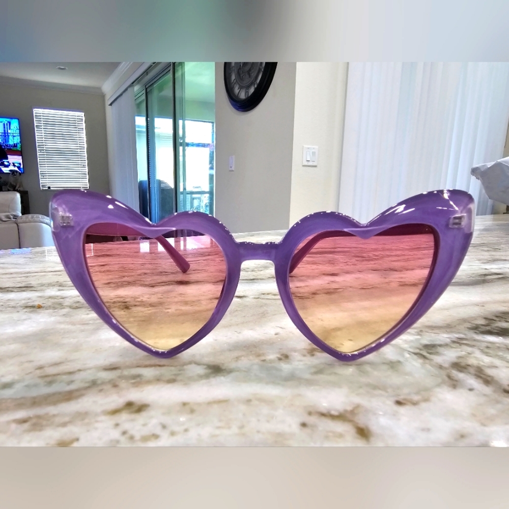 NEW Women's Purple Heart Fashion Sunglasses